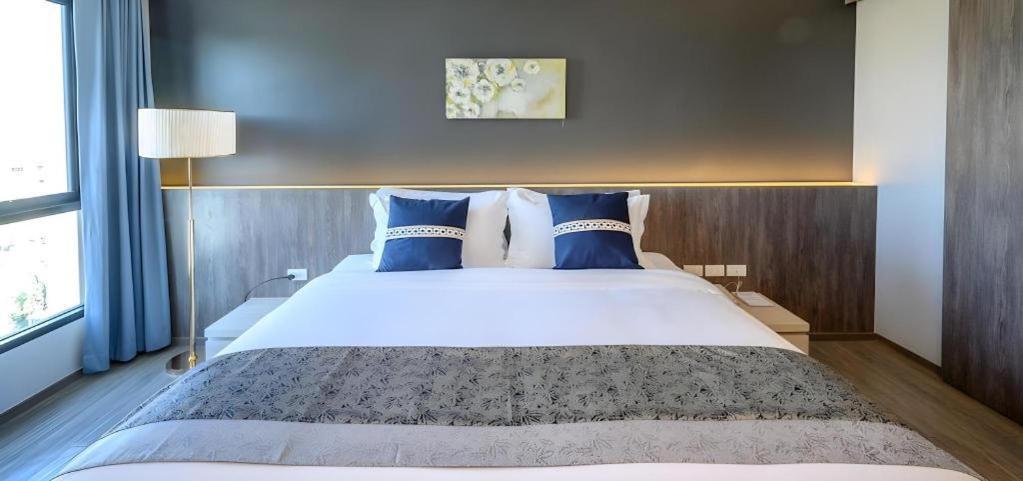 Iwish Hotel Бангкок Экстерьер фото