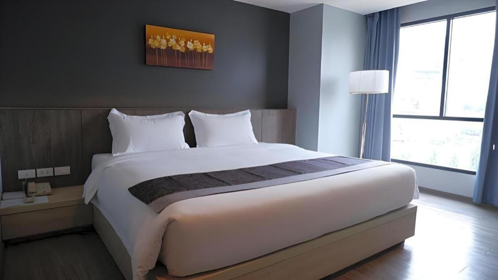 Iwish Hotel Бангкок Экстерьер фото